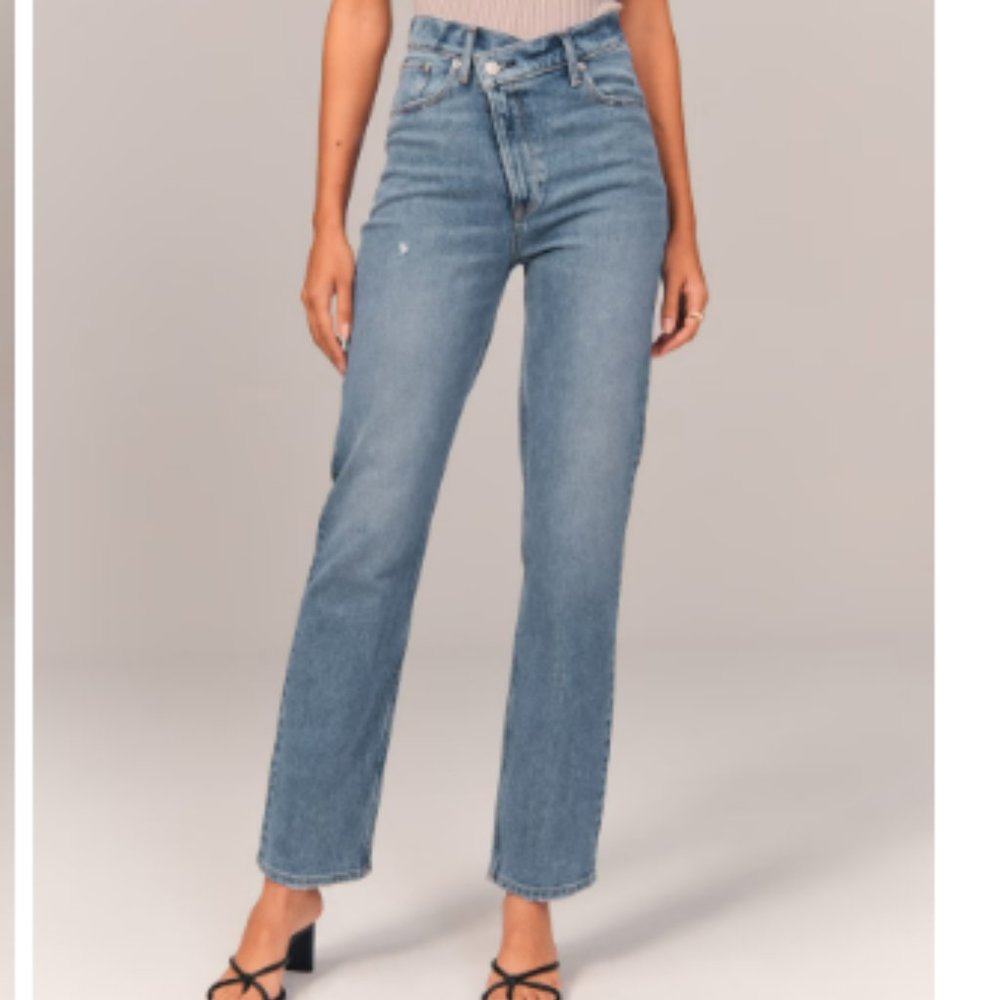 Abercrombie - Ultra High Rise 90s Straight Jean